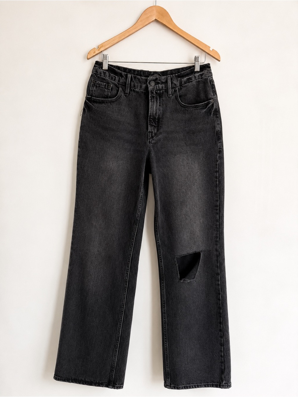 Good American Black Straight Leg Jeans | Distressed Knee | Size 8/29 - Picture 1 of 8